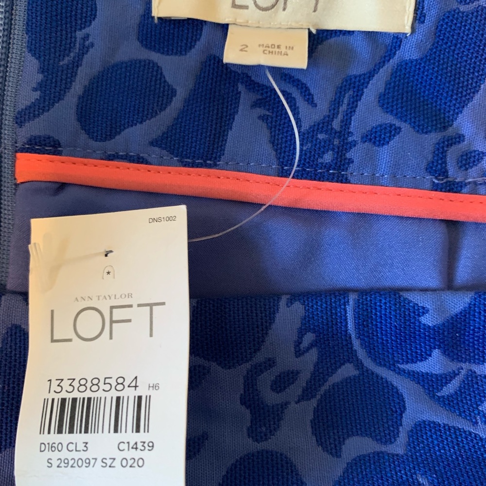 Blue patterned pencil skirt